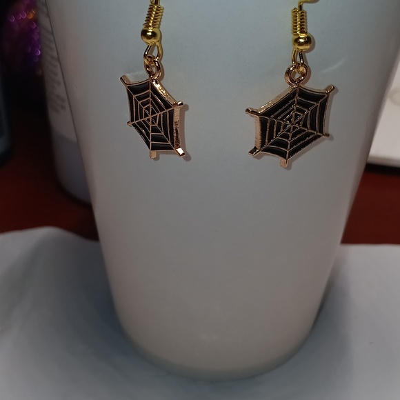 Spider Web Earrings - Picture 2 of 2